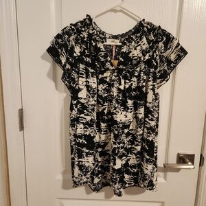 New With Tags entro Black and White Abstract Print Top